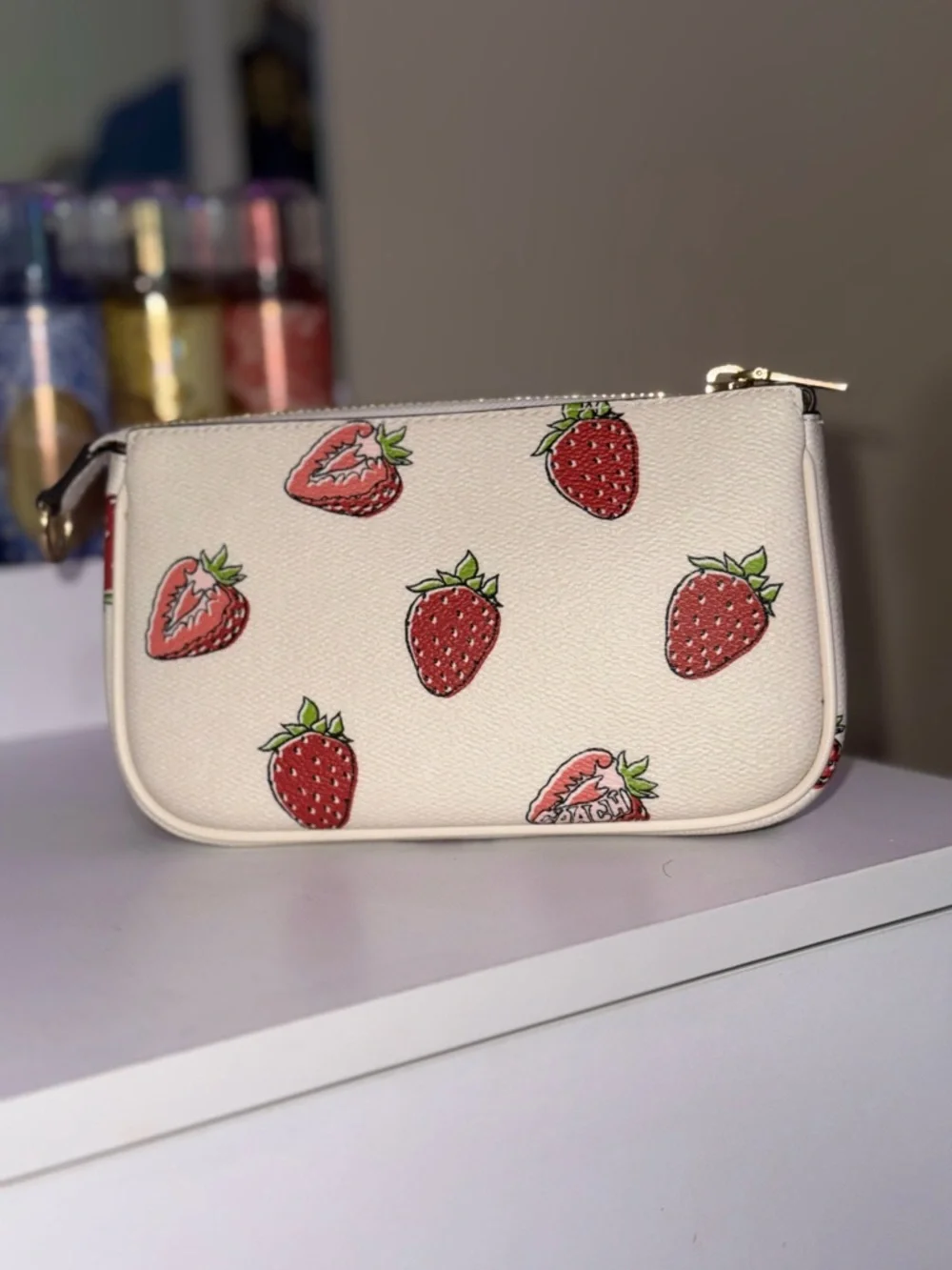 Coach Strawberry 🍓 Nolita 19 - Picture 2 of 5